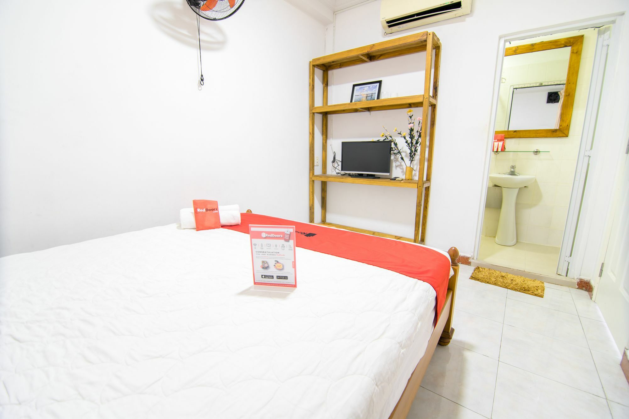 Hotel Reddoorz @ Bui Vien Street 2 3*